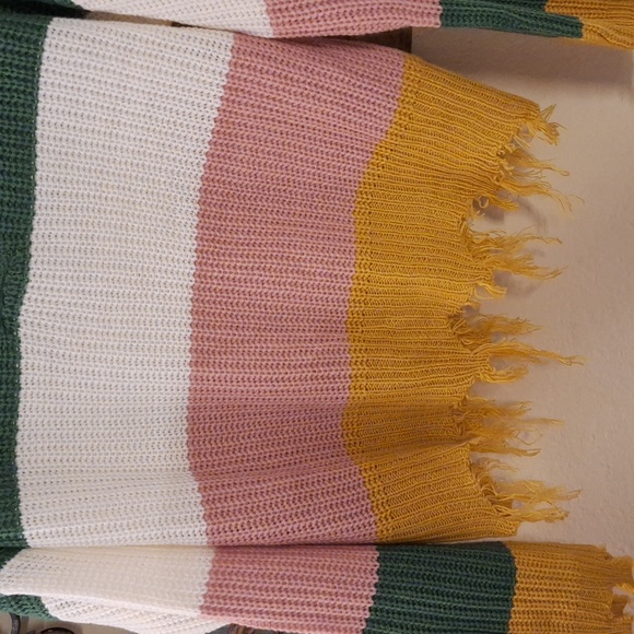 Multi color Fringed V-neck Sweater NWT- Size Large - Picture 8 of 14